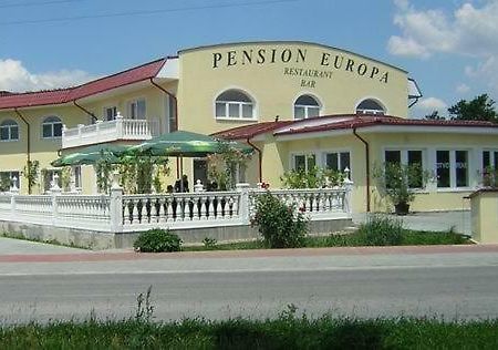 Penzion Europa Diakovce Екстериор снимка