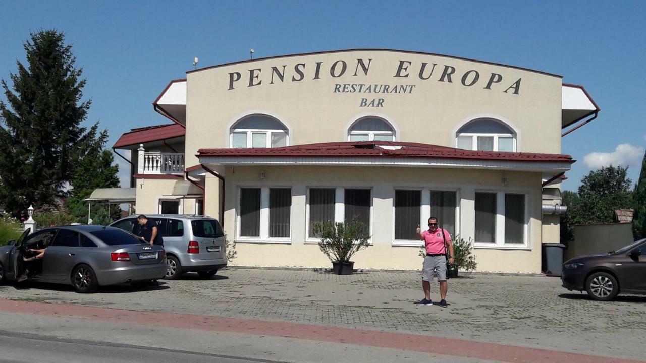 Penzion Europa Diakovce Екстериор снимка